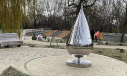 На Кубани установили памятник в виде анальной пробки