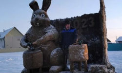 Yakut sculptor molded a huge rabbit from manure that plays the drum