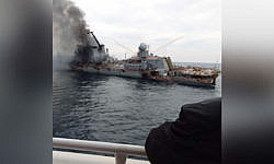 В социальных сетях стали появляться фото терпящего бедствия крейсера ‘Москва’