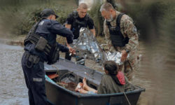 Россия беззастенчиво обстреливает спасателей в зоне затопления
