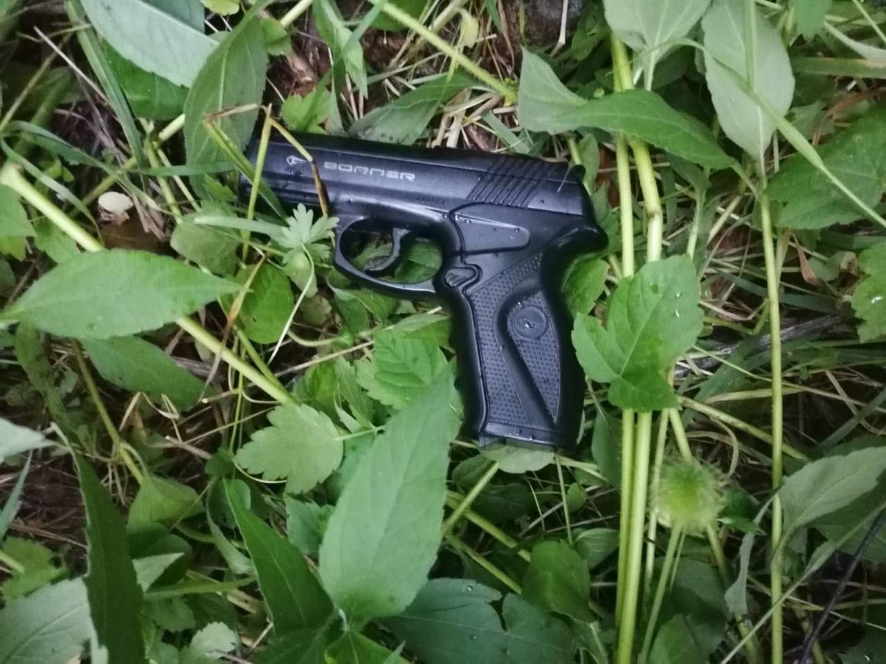 Air pistol found on the robber