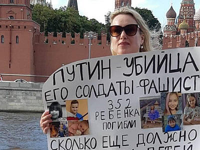 Марина Овсянникова вышла пикет к стенам Кремля