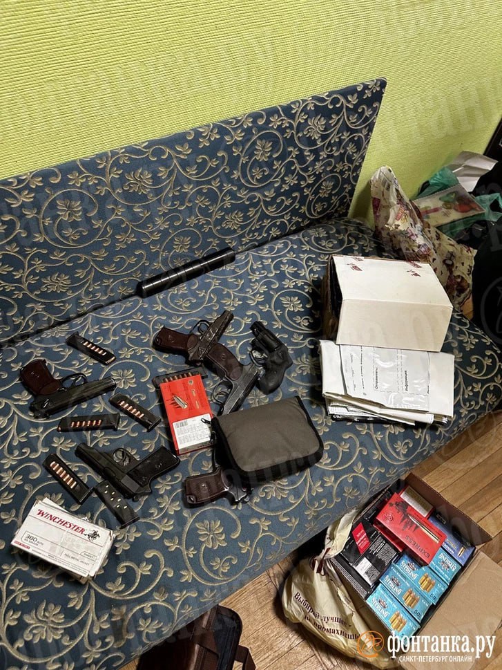 Weapons found during a search in Prigozhin's office