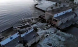 В ходе боевых действий взорвана дамба Каховской ГЭС