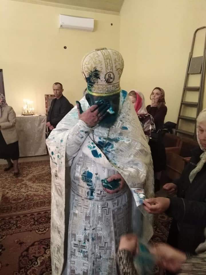 The priest was doused with green Ukraine